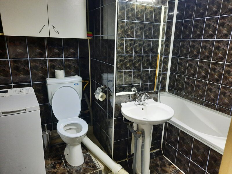 Titan, metrou Costin Georgian, decomandat, renovata, mobilata, libera,7/10