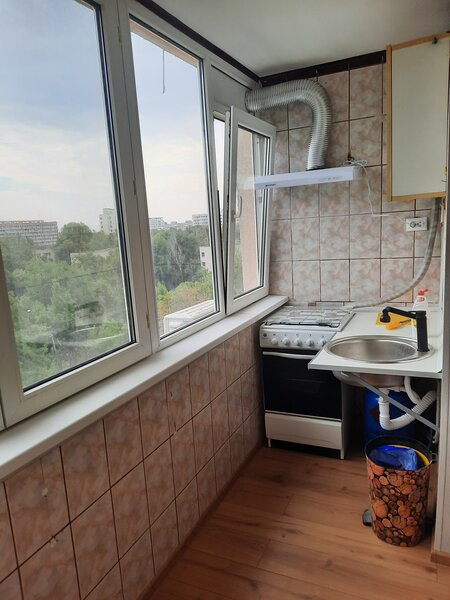 Titan, metrou Costin Georgian, decomandat, renovata, mobilata, libera,7/10